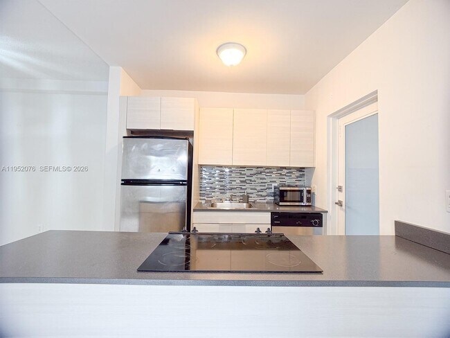 Foto del edificio - 2430 NE 135th St