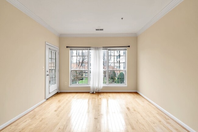 Building Photo - Beautiful 1 Bedroom 1 Bathroom Condo In Mu...