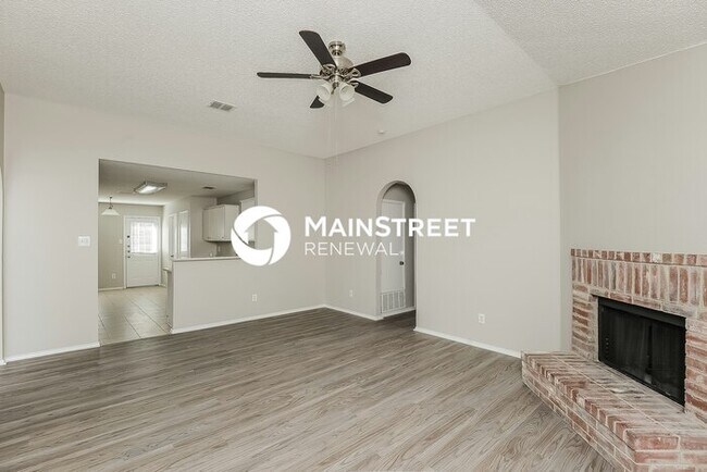 Building Photo - 4 Bedroom Pet-Friendly Home in Arlington, TX with Main Street Renewal