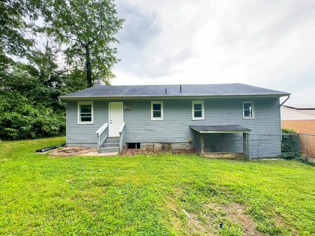 Building Photo - 1206 Quo Ave