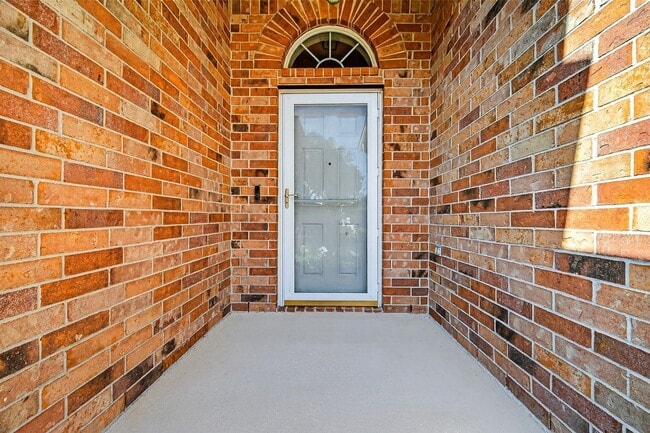 Building Photo - 14007 Hillingdale Ln