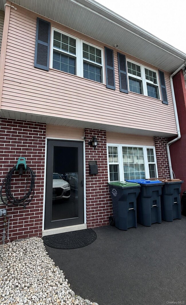 Building Photo - 71 Roosevelt Dr