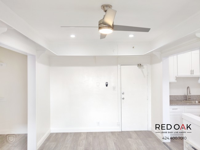 Building Photo - Studio with Bonus Room and Great View!