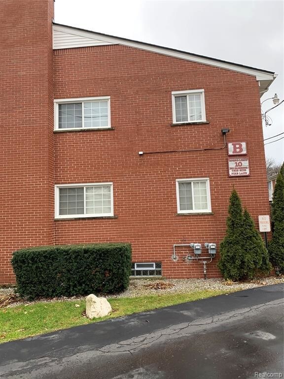 Building Photo - 487 N Eton St