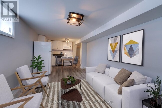 Photo du bâtiment - 258-258 Kingscourt Ave