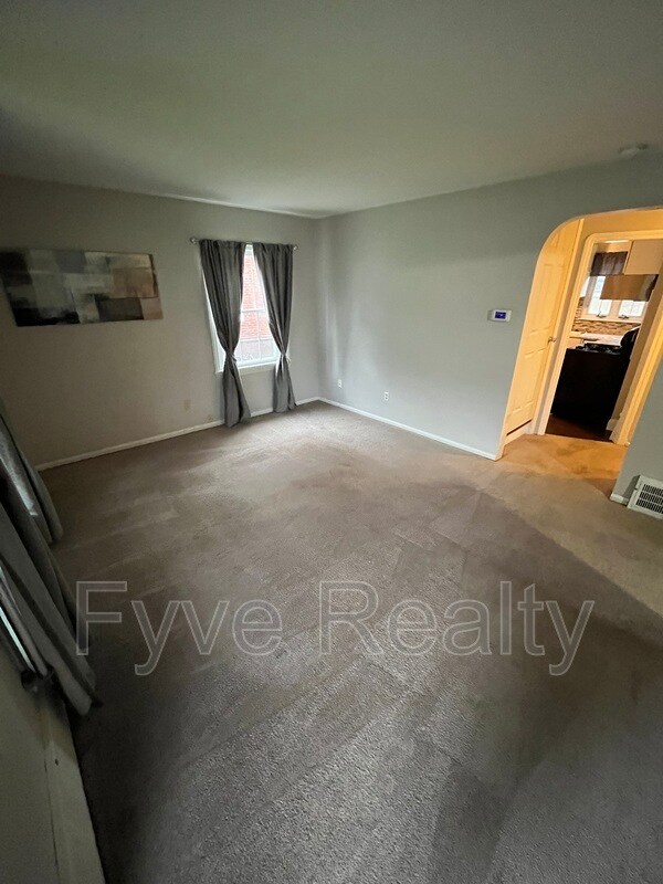 Building Photo - 7475 Lanier Dr
