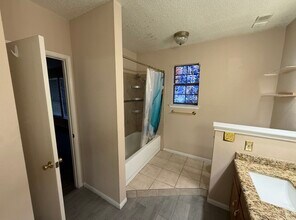 Building Photo - 2610 Encina Dr