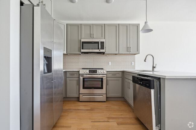 68 Bedford St Unit 24J, New York, NY 10014 - Room for Rent
