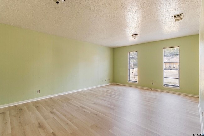 Building Photo - 309 Blake Dr