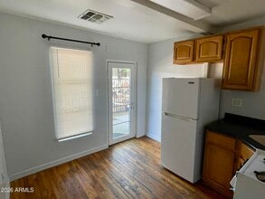 Building Photo - 1216 W Roosevelt St