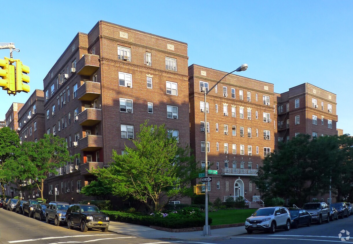 Greenbriar Apartments in Flushing, NY