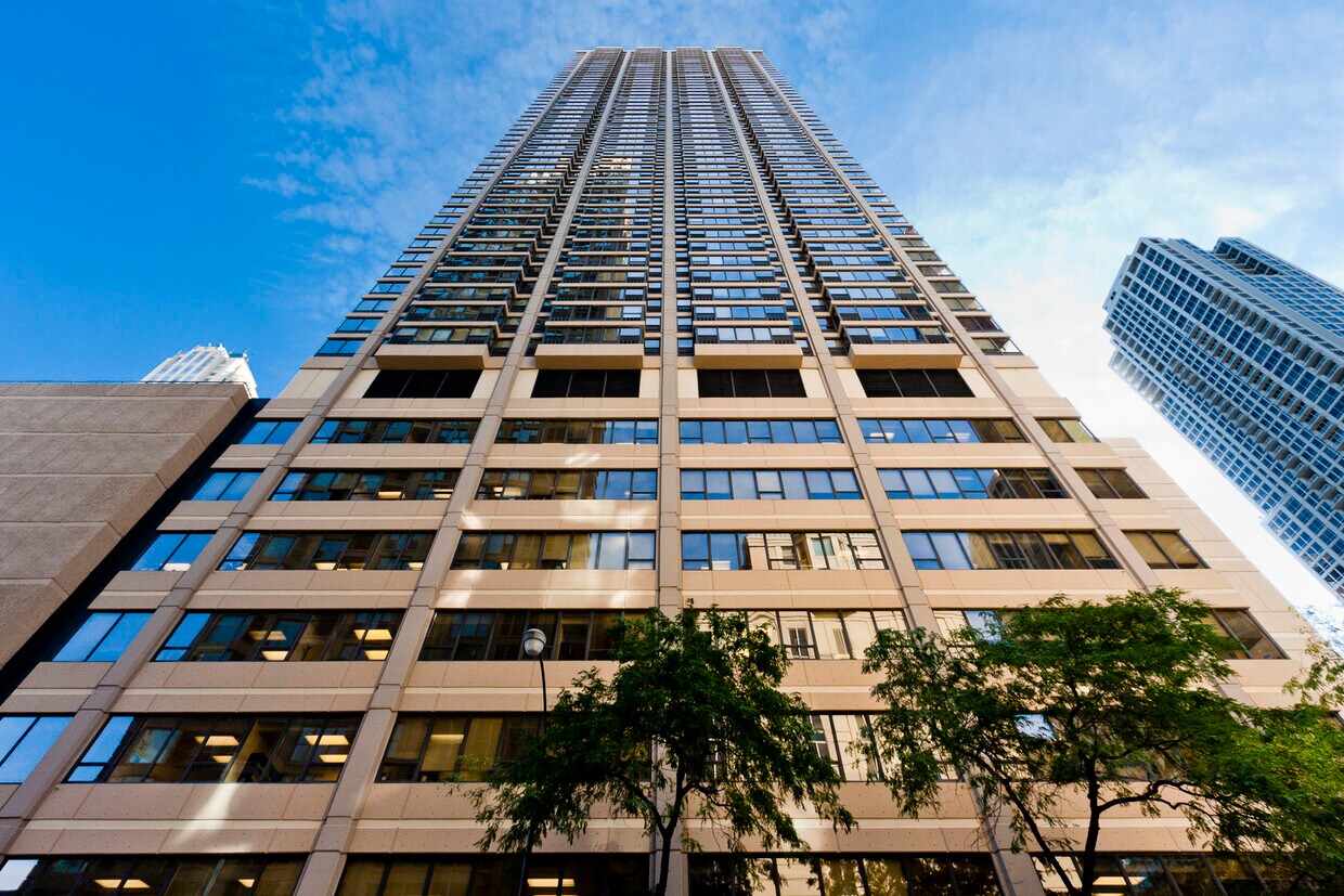 Foto principal - 30 E Huron St