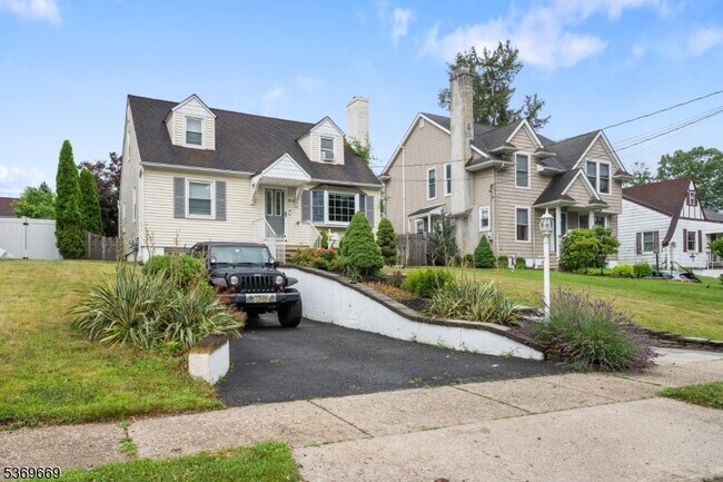 Foto del edificio - 428 Riverview Rd