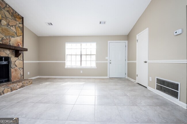 Building Photo - 5722 Phillips Dr