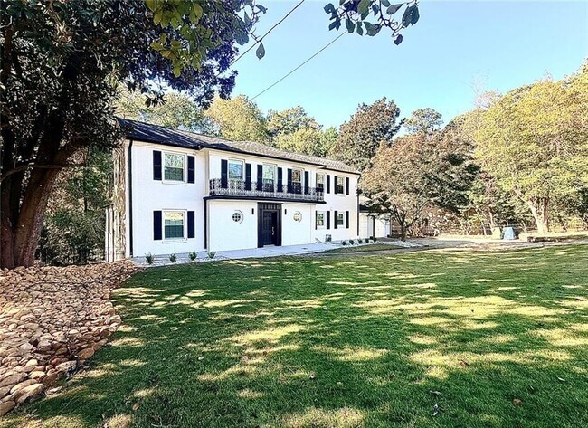 Foto del edificio - 200 W Paces Ferry Rd NW