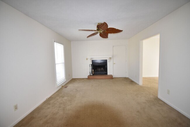 Foto del edificio - 3 Bedroom and 2 Bath Home (No Pets)