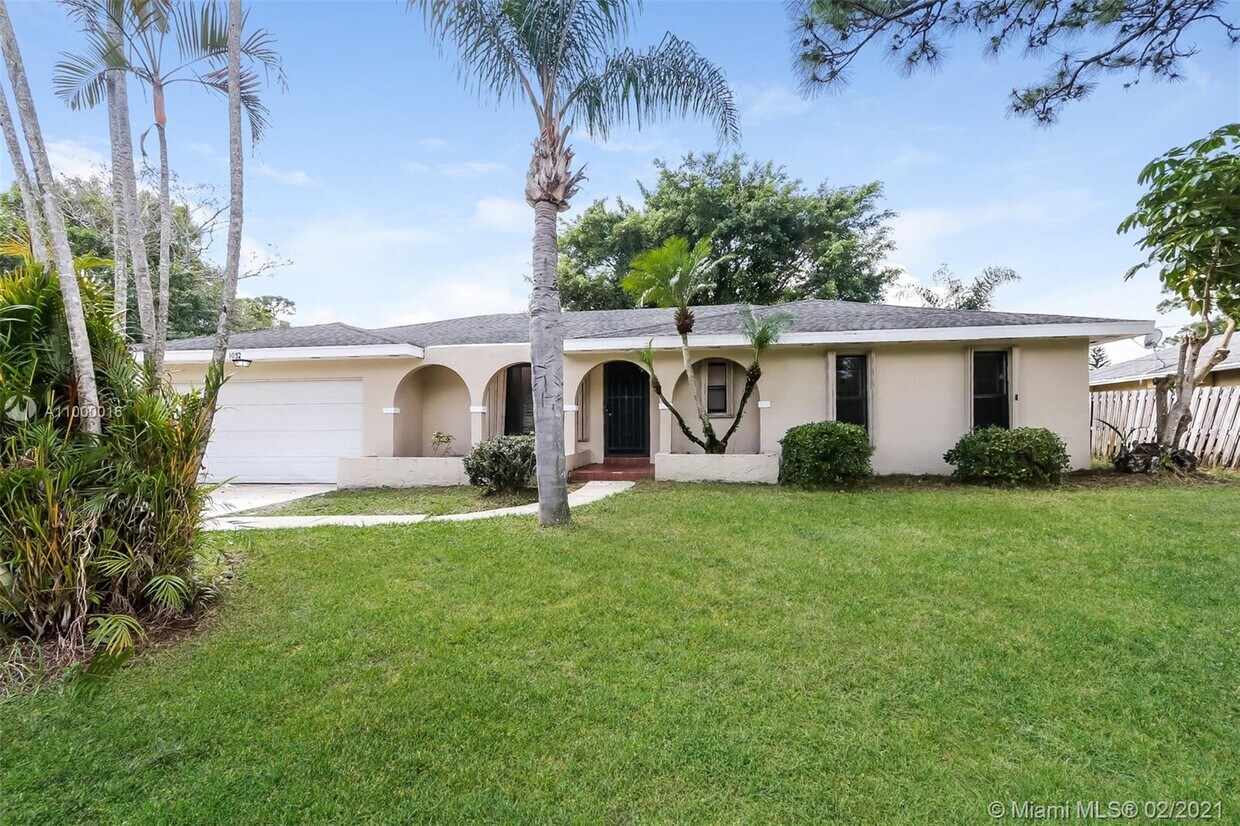 Primary Photo - 1032 SE Floresta Dr