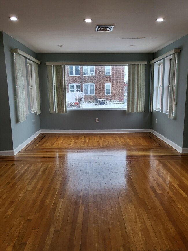 4 GIGANTE Ter, Cliffside Park, NJ 07010 Room for Rent in Cliffside Park, NJ