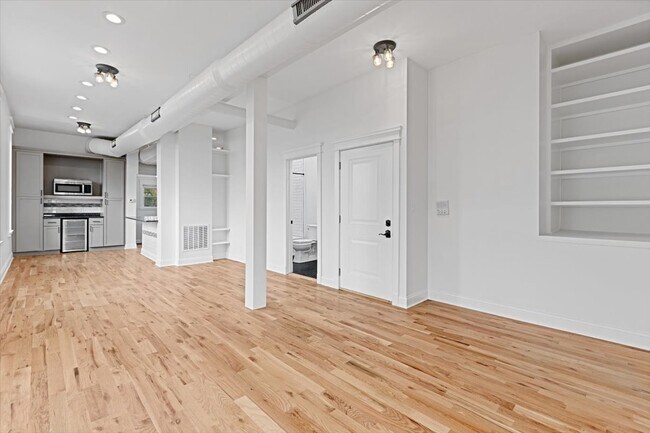 Foto del edificio - 2346 W Fullerton Ave