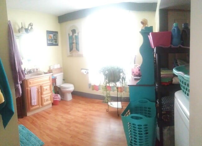 Huge Bathroom - 289 Applebee Rd