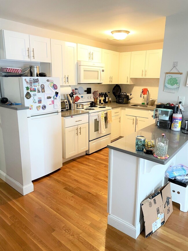 Building Photo - 134 Summer St