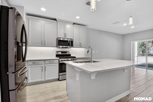 Foto del edificio - 242 Evertree Loop