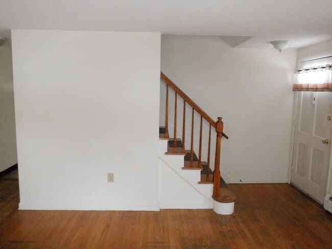 Building Photo - 22 Deerfield Ct