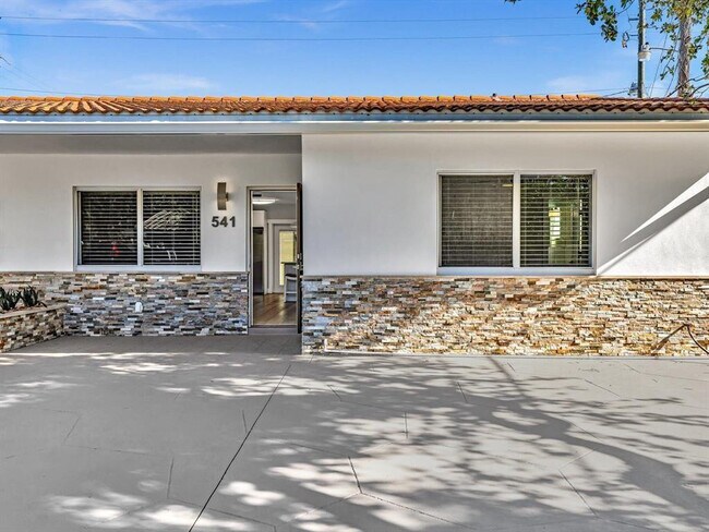 Foto del edificio - 541 NE 18th St