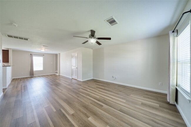 Building Photo - 5735 Rainbow Rd.