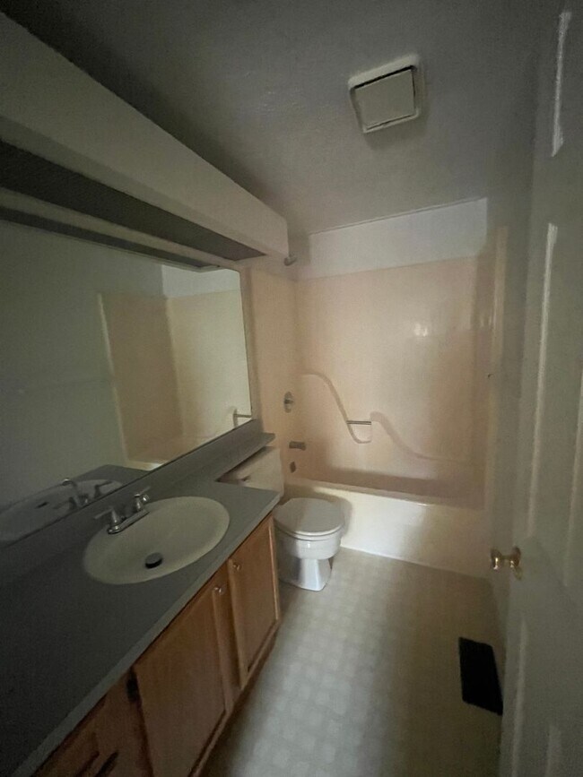 Foto del edificio - 71 Broxbourne Dr