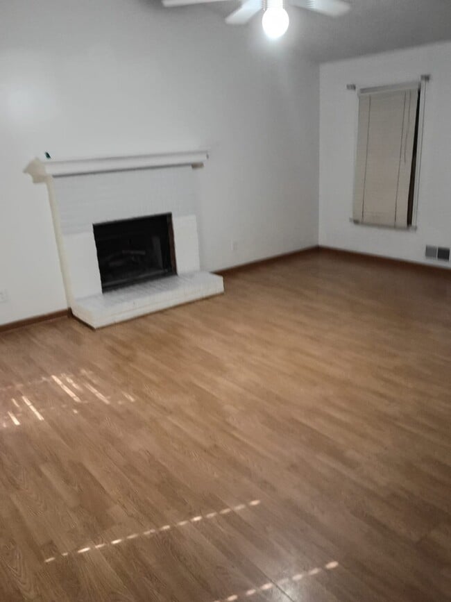 Building Photo - 934 Pop Laurin Ln