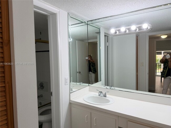 Building Photo - 9229 SW 87th Ave