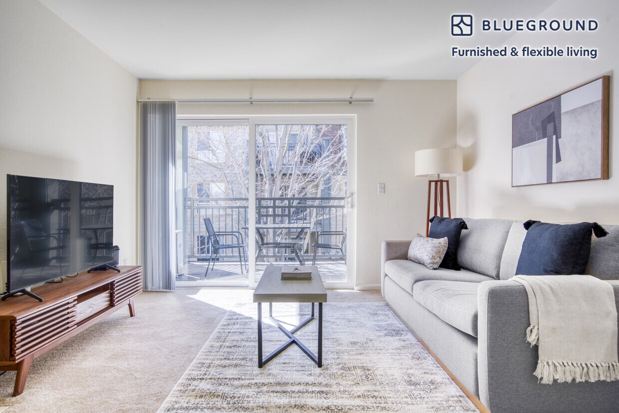 Foto principal - 1220 N Fair Oaks Ave