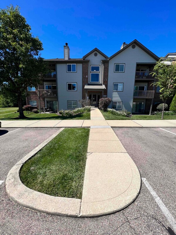 Primary Photo - 8909 Eagleview Dr