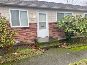 Building Photo - 3423-3427-3427 SE 58th Ave