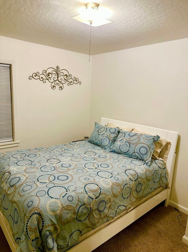 Building Photo - 4 Eatonville Rd