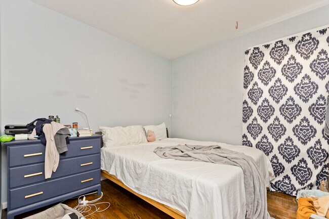 Building Photo - 3556 W Wrightwood Ave