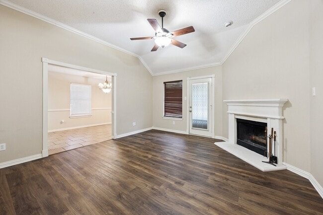 Building Photo - 2902 Hollis Dr