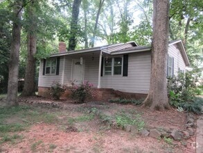 Building Photo - 2317 Laurel Ln