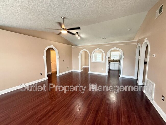 Building Photo - 3214 Crestwood Forest Dr