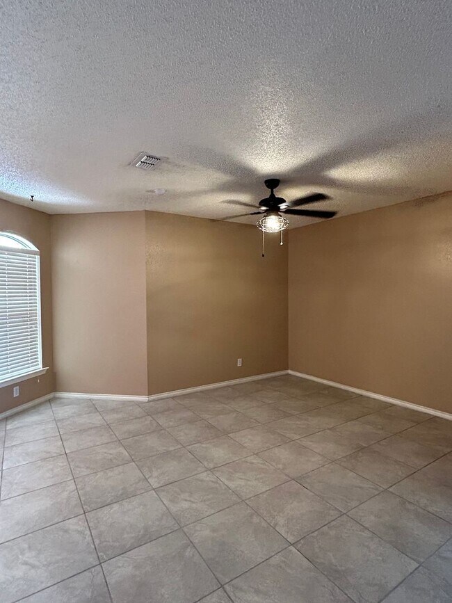 Building Photo - Beautiful Home in Plantation Oaks