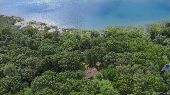 Foto del edificio - 451 River Rd