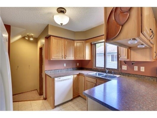 Building Photo - 2653 Shenandoah Ln N