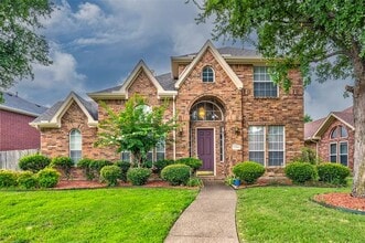 Building Photo - 2304 Greenview Dr
