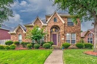 Building Photo - 2304 Greenview Dr