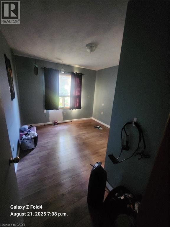 Building Photo - 18 Huxley Ave S