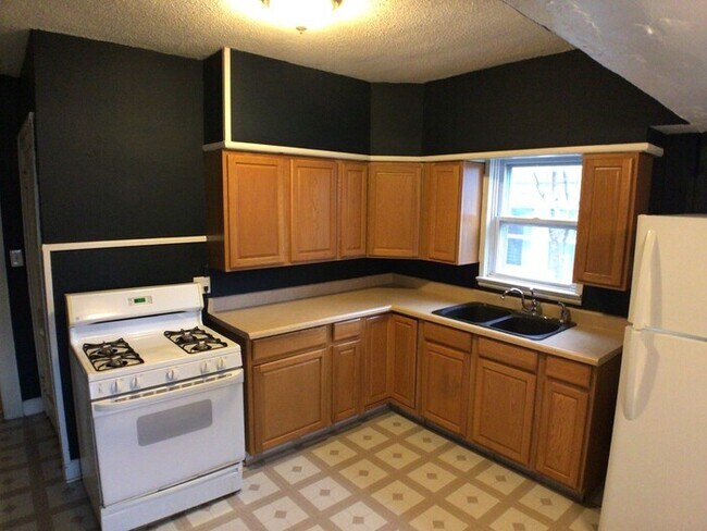 Building Photo - 1325 N Olney St