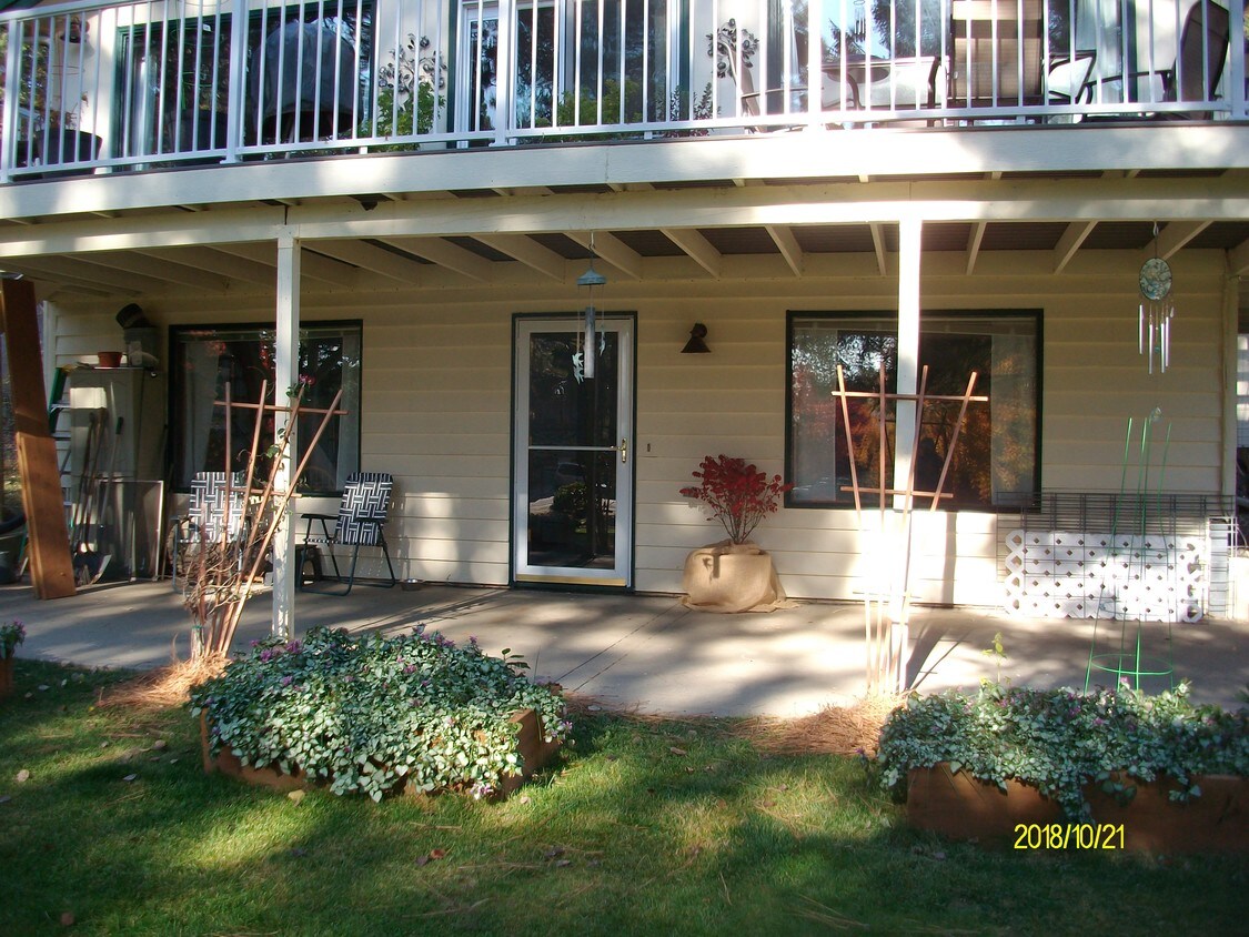 Front Entry - 491 Kaniksu Shores Rd