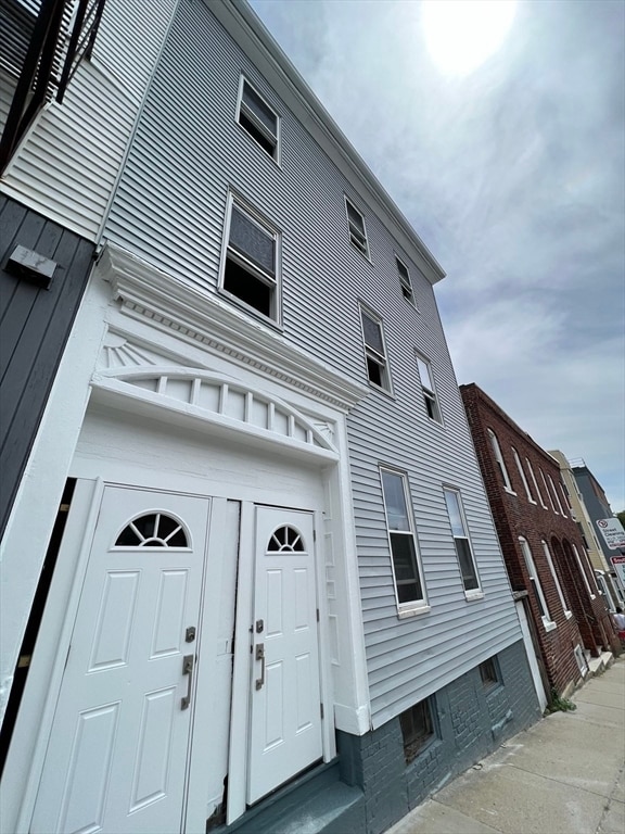 Building Photo - 110 Old Harbor St