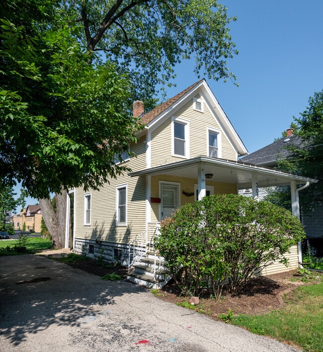 Building Photo - 308 S Washington St